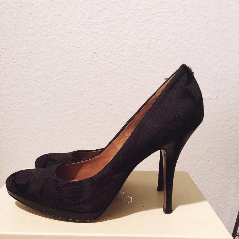 Coach black pump 6.5